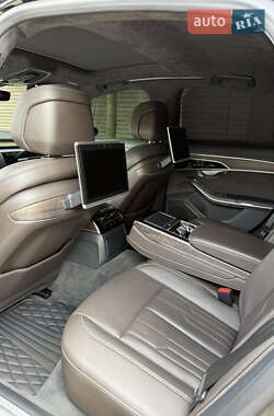 Седан Audi A8 2017 в 