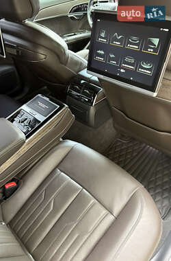 Седан Audi A8 2017 в 