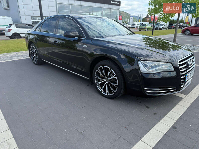 Седан Audi A8 2012 в Мукачевому