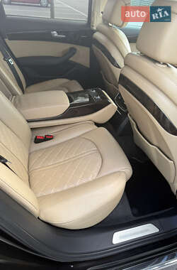 Седан Audi A8 2012 в 