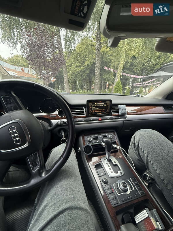 Седан Audi A8 2009 в Звягеле