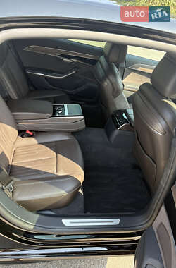 Седан Audi A8 2022 в 