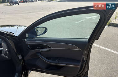 Седан Audi A8 2022 в Киеве