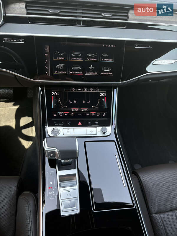 Седан Audi A8 2022 в Киеве