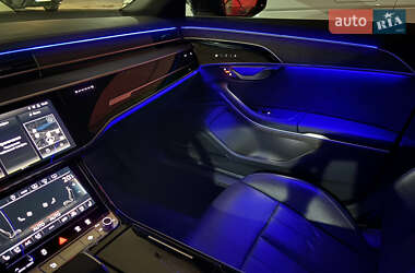 Седан Audi A8 2022 в Киеве