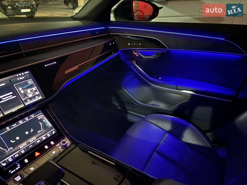 Седан Audi A8 2022 в Киеве