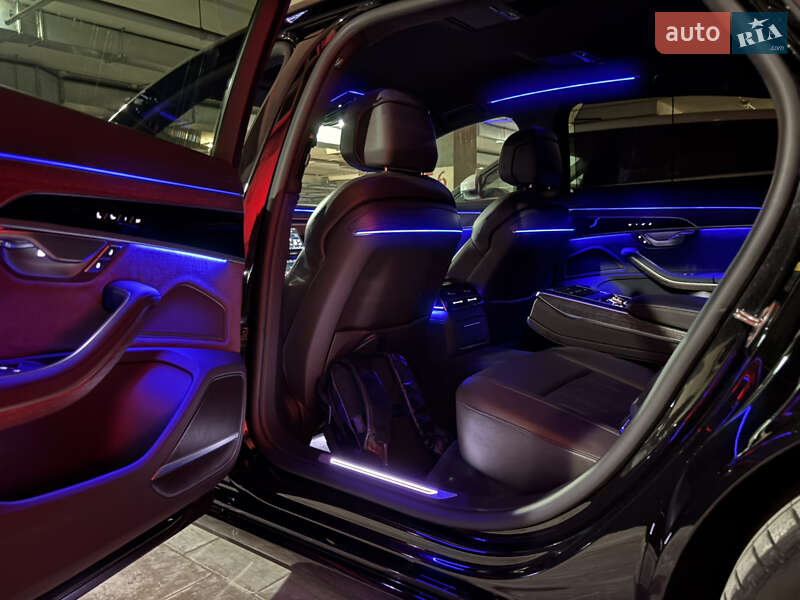 Седан Audi A8 2022 в Киеве