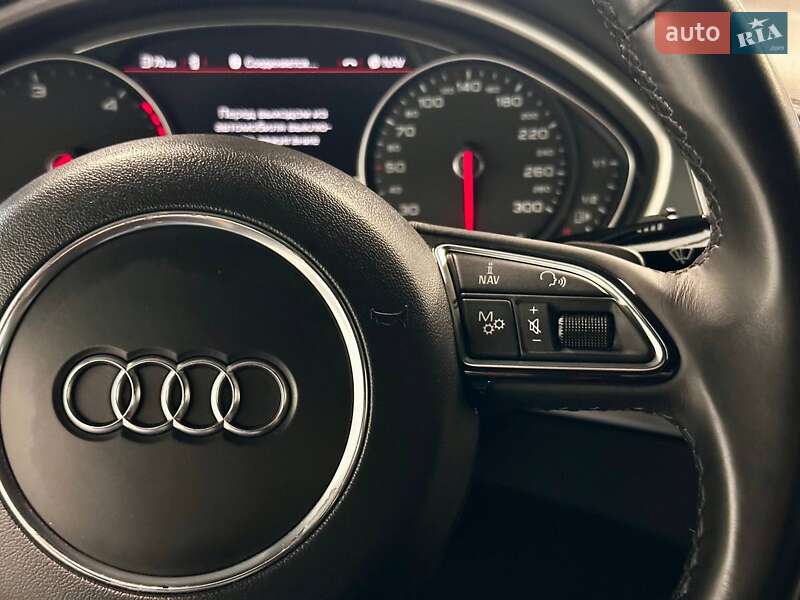 Седан Audi A8 2013 в Львові