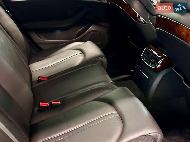 Седан Audi A8 2013 в Львові