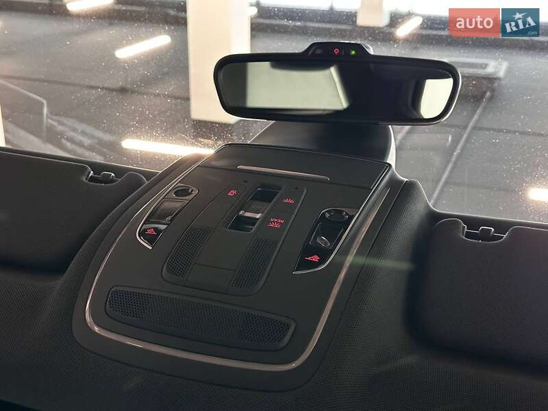 Седан Audi A8 2013 в Львові