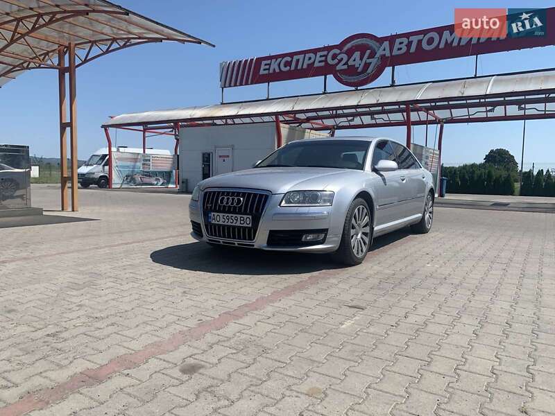 Седан Audi A8 2006 в Вышкове