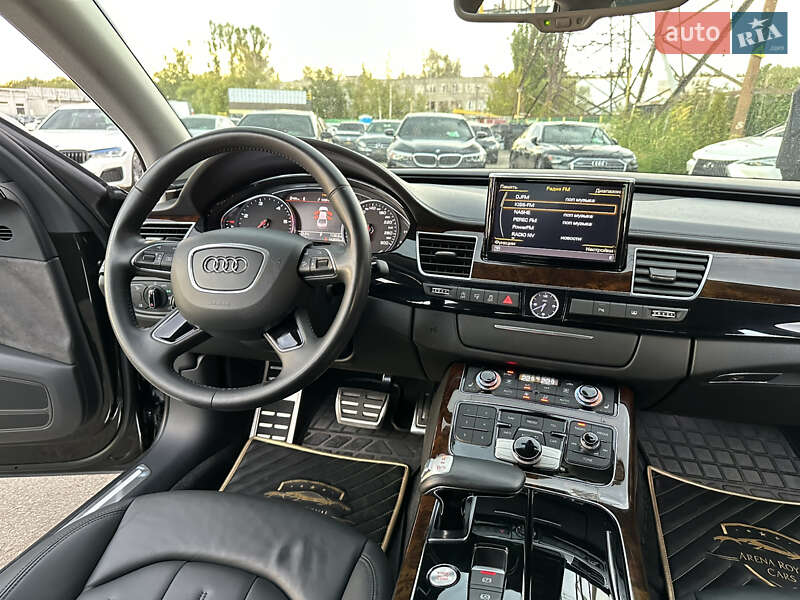 Седан Audi A8 2017 в Харькове