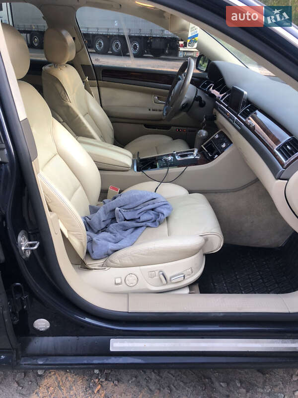 Седан Audi A8 2004 в Буче