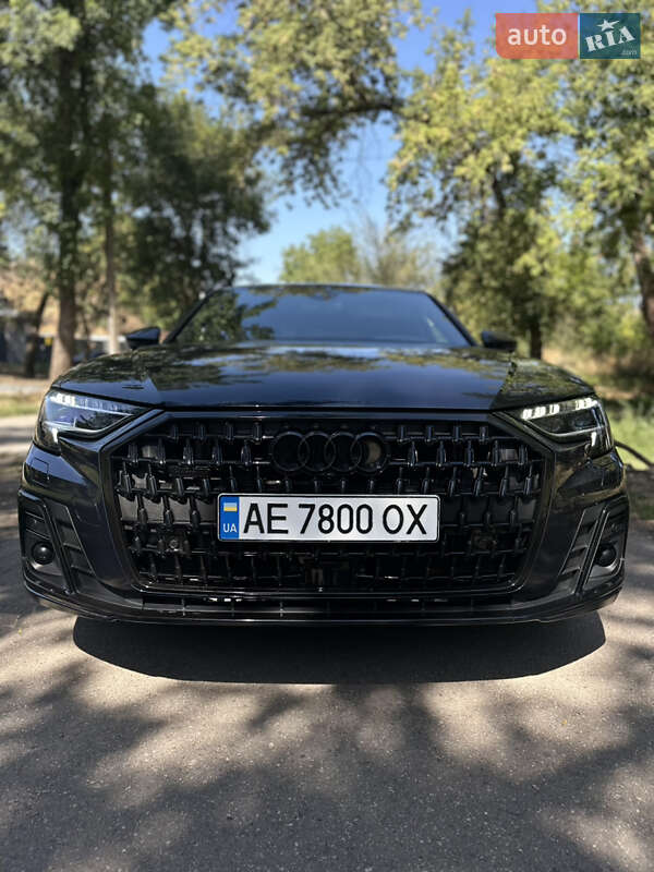 Седан Audi A8 2023 в 
