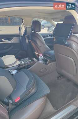 Седан Audi A8 2013 в 
