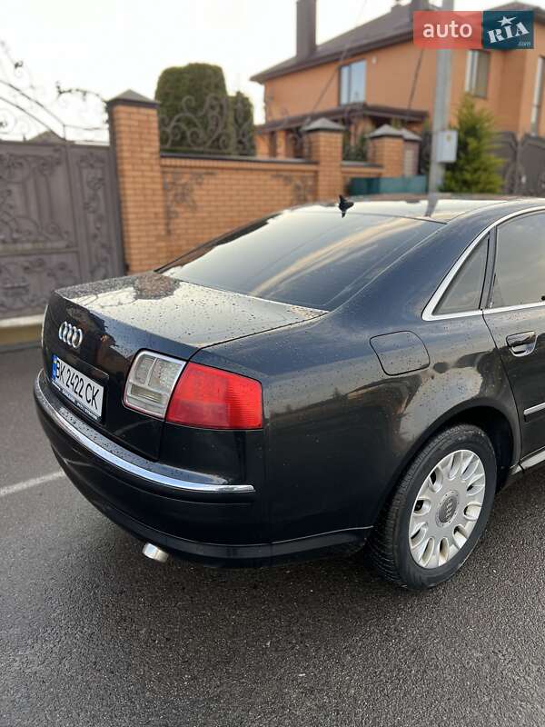 Седан Audi A8 2004 в Березному
