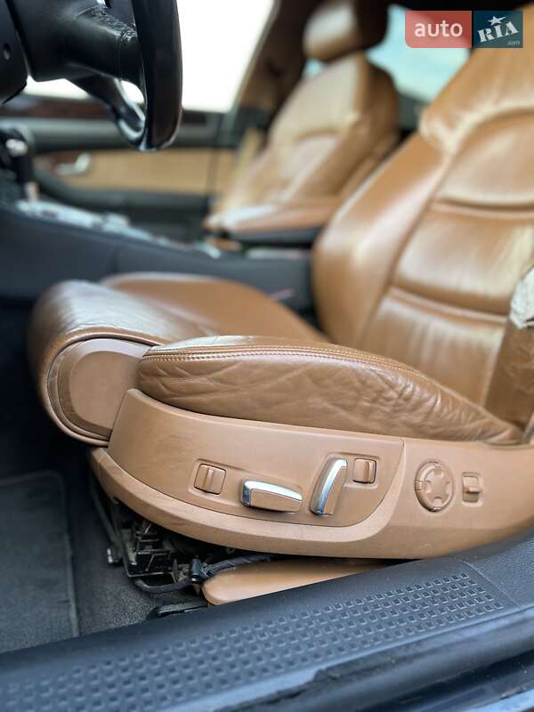 Седан Audi A8 2004 в Березному
