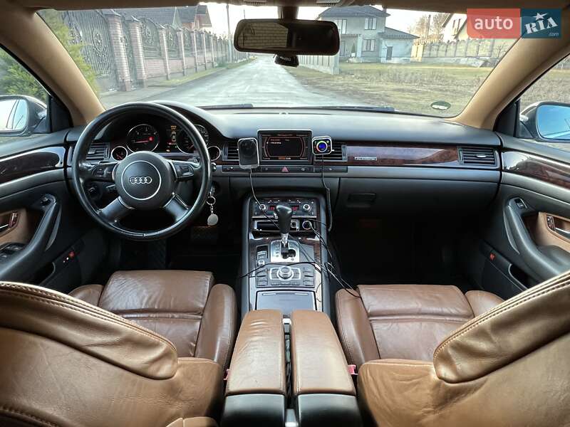 Седан Audi A8 2004 в Березному