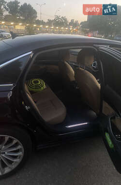 Седан Audi A8 2021 в 