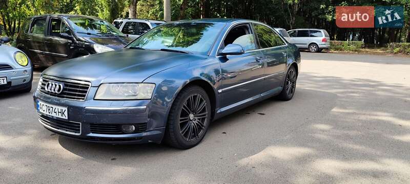 Седан Audi A8 2004 в 
