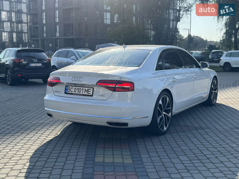 Седан Audi A8 2014 в Львове