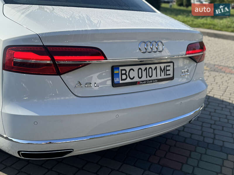 Седан Audi A8 2014 в Львове
