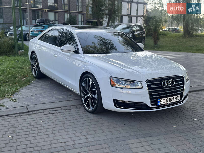 Седан Audi A8 2014 в Львове