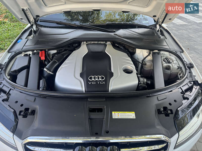 Седан Audi A8 2014 в Львове