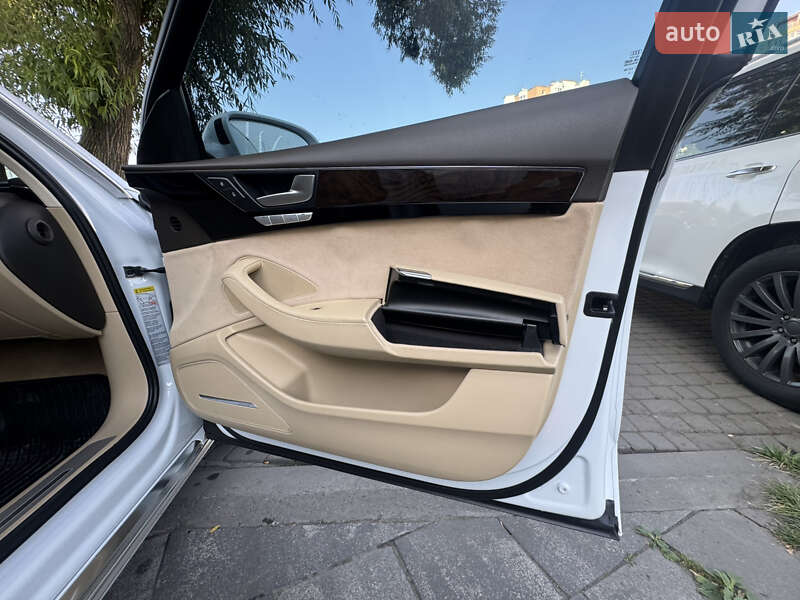 Седан Audi A8 2014 в Львове