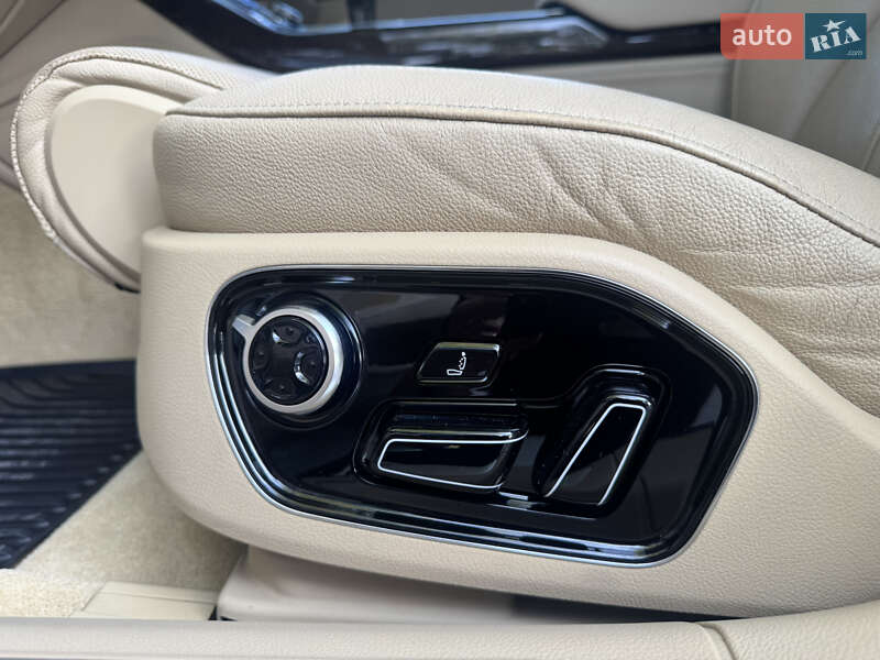 Седан Audi A8 2014 в Львове