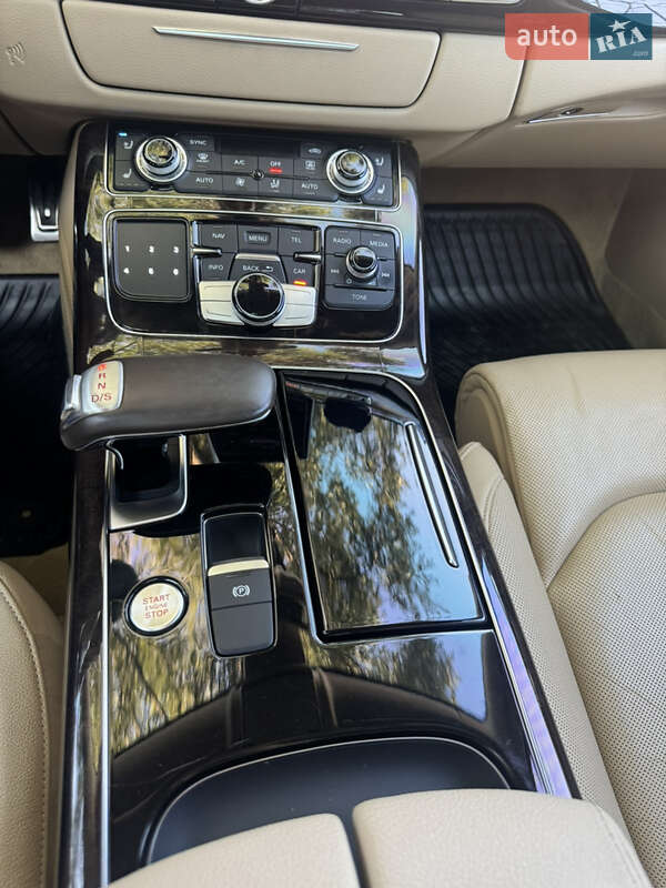 Седан Audi A8 2014 в Львове