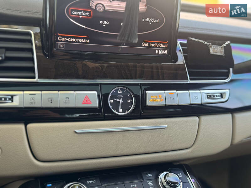 Седан Audi A8 2014 в Львове