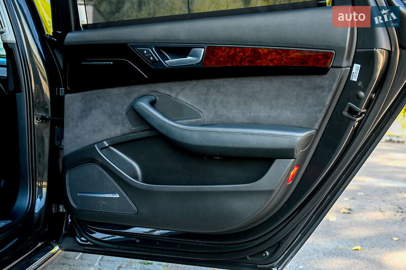 Седан Audi A8 2013 в Бердичеві