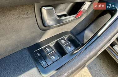 Седан Audi A8 2004 в 