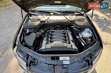 Седан Audi A8 2004 в 