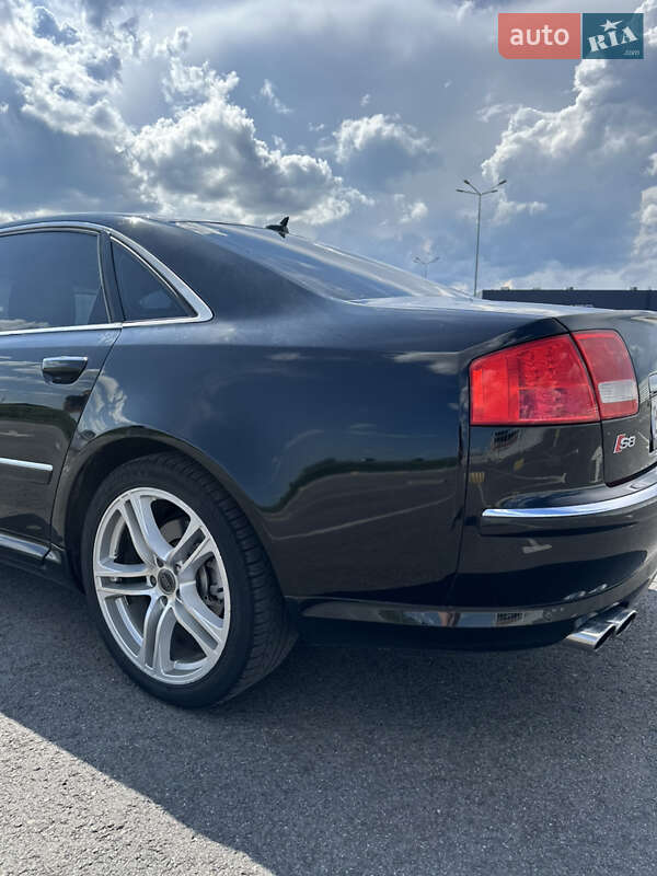 Седан Audi A8 2007 в Львові