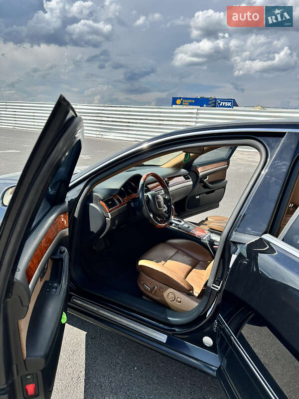 Седан Audi A8 2007 в Львові