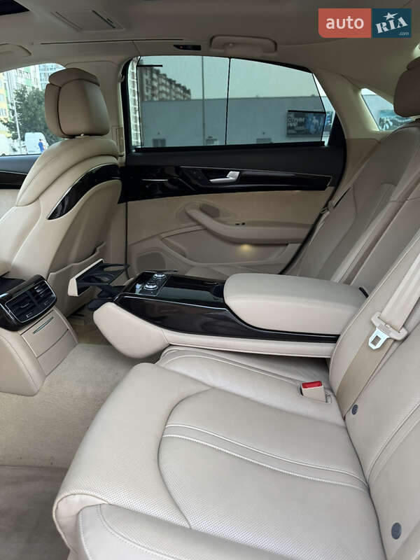 Седан Audi A8 2015 в Ивано-Франковске
