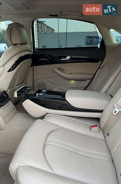 Седан Audi A8 2015 в 