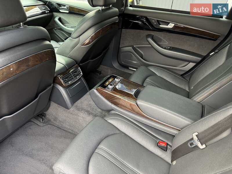 Седан Audi A8 2017 в Вінниці