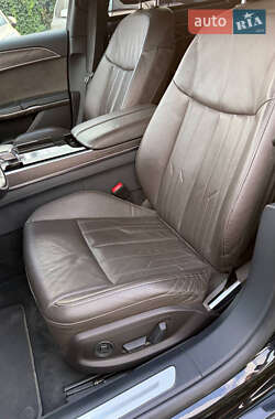 Седан Audi A8 2020 в 