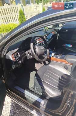 Седан Audi A8 2011 в 