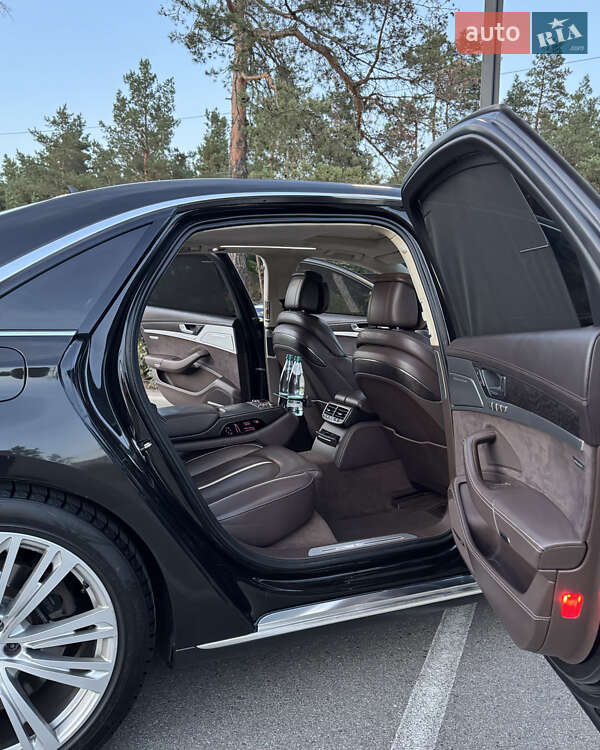 Седан Audi A8 2012 в Києві