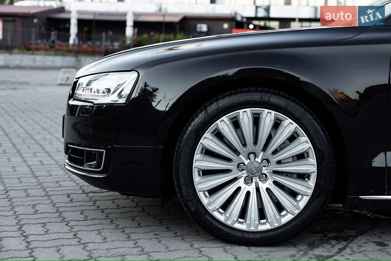 Седан Audi A8 2015 в Луцке