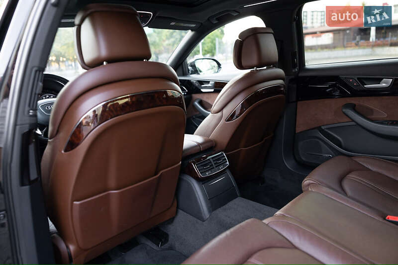Седан Audi A8 2015 в Луцке