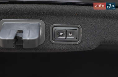 Седан Audi A8 2015 в Луцке