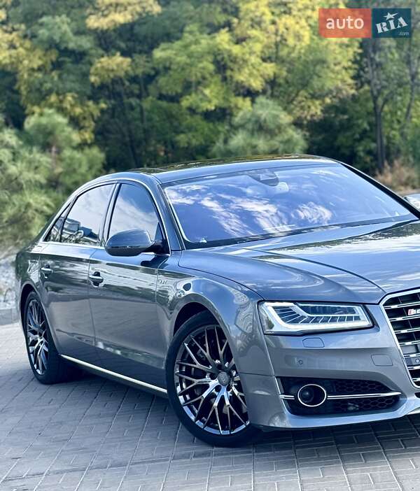 Седан Audi A8 2015 в Кам'янському