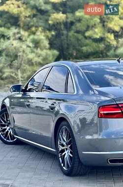 Седан Audi A8 2015 в 