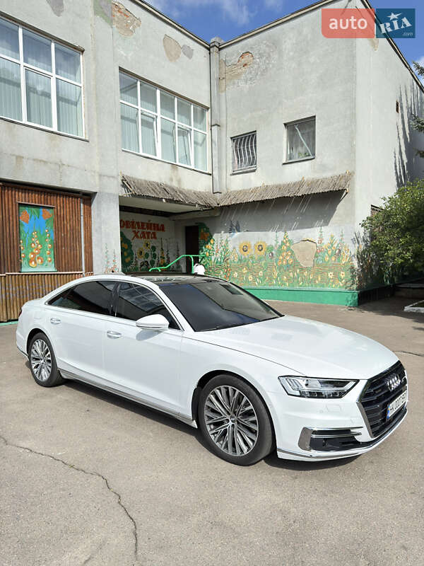 Седан Audi A8 2018 в Ровно