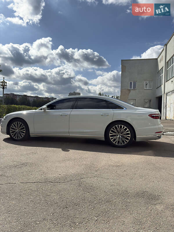 Седан Audi A8 2018 в Ровно